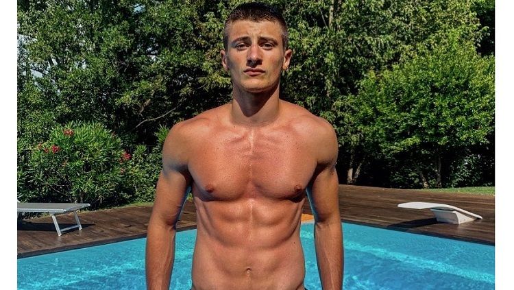 Pemain muda asal Italia, Lorenzo Berra, tertarik untuk belajar Bahasa Indonesia dari skuat Garuda Select. Copyright: © Instagram