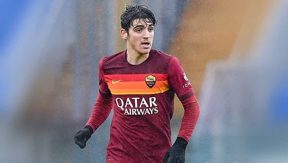 Juara bertahan Liga Italia, Inter Milan, berniat menggembosi kekuatan rivalnya dengan membidik gelandang AS Roma, Gonzalo Villar, di bursa transfer. Copyright: © Giuseppe Maffia/NurPhoto via Getty Images