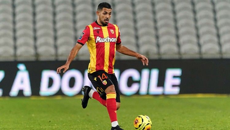 Facundo Medina, pemain RC Lens asal Argentina yang jadi incaran Manchester United di bursa transfer. Copyright: © (Photo by Sylvain Lefevre/Getty Images)