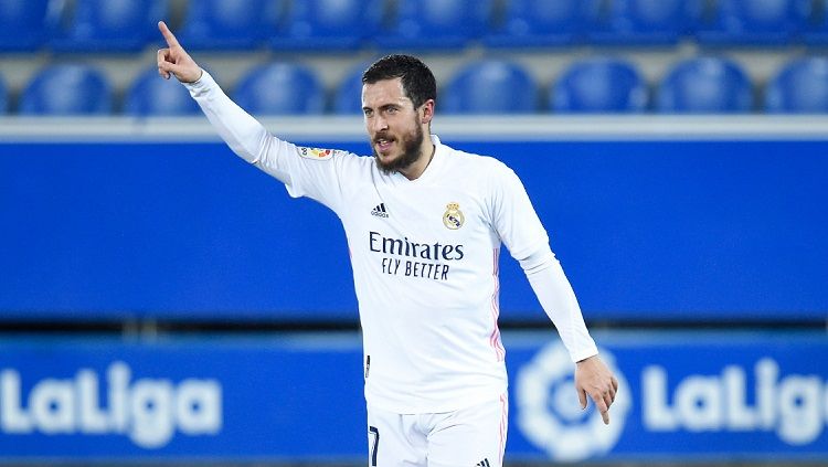 Eden Hazard melakukan selebrasi usai mencetak gol di laga Alaves vs Real Madrid Copyright: © Twitter @realmadriden