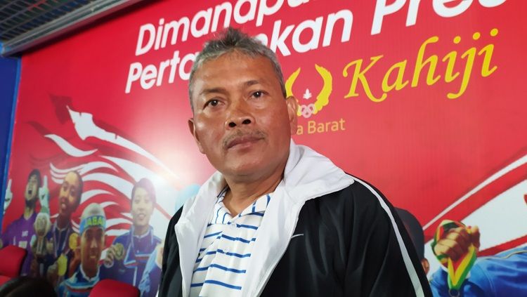 Pelatih tim sepak bola putri Jawa Barat untuk PON XX 2021 Papua, Ronny Remon. Copyright: © Arif Rahman/INDOSPORT