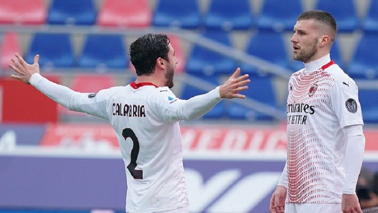 Ante Rebic melakukan selebrasi bersama Davide Calabria Copyright: © Twitter @acmilan