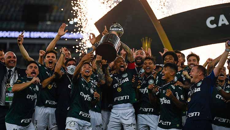 Palmeiras dinobatkan sebagai raja Amerika Selatan usai menaklukkan perlawanan Santos di partai final Copa Libertadores yang berjalan dramatis. Copyright: © Mauro Pimentel – Pool/Getty Images