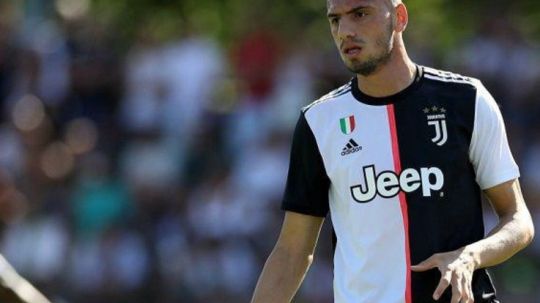 Pemain Juventus, Merih Demiral bakal dilepas di bursa transfer musim panas Copyright: © sempremilan.com