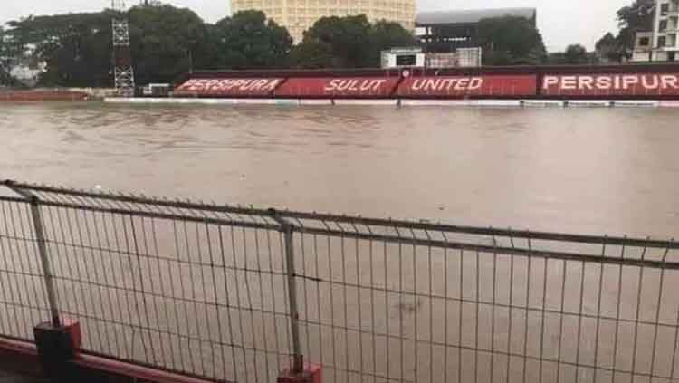 Kondisi markas klub Liga 2 Sulut United, Stadion Klabat, yang terdampak banjir. Copyright: © Sulut United.