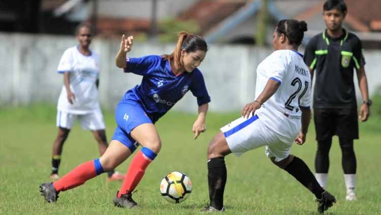 Shafira Ika Putri dkk menang telak 15-0 atas tim lokal putri Malang dalam uji coba untuk menjaga eksistensi di tengah vakumnya sepak bola putri. Copyright: © MO Arema fc putri