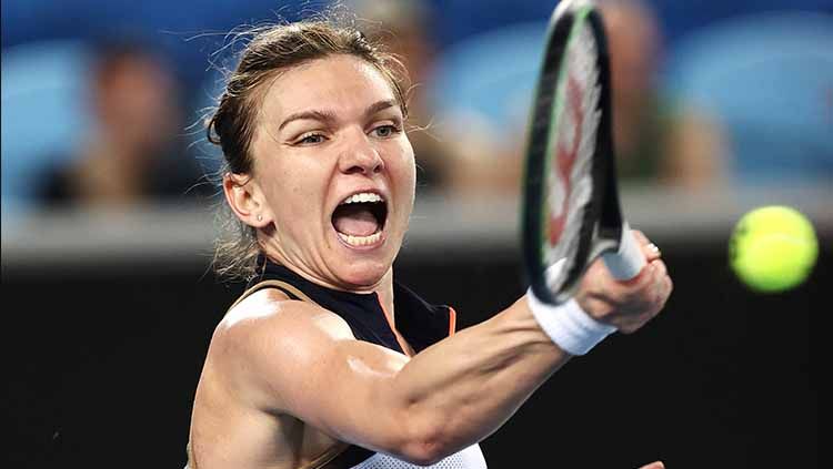 Juara French Open 2018 dan Wimbledon 2019, Simona Halep, terancam sanksi pahit yang sama dengan legenda tenis Rusia, Maria Sharapova, karena kasus doping. Copyright: © Cameron Spencer/Getty Images