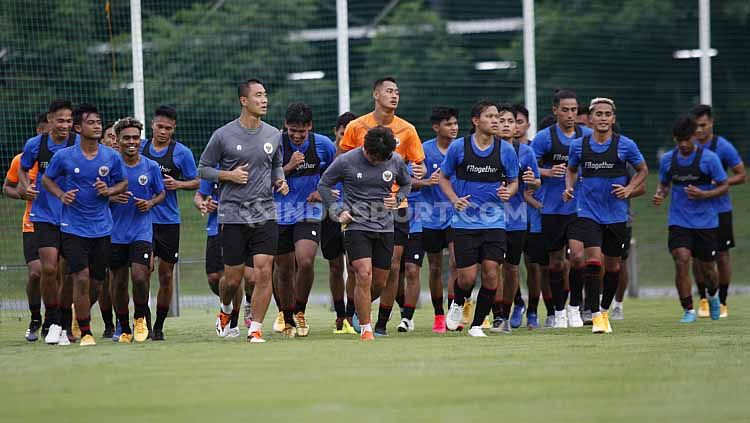 Deretan pemain Tim Nasional (Timnas) Indonesia U-23 bertumbangan. Mereka mengalami cedera imbas intensitas latihan fisik. Copyright: © Herry/Indosport