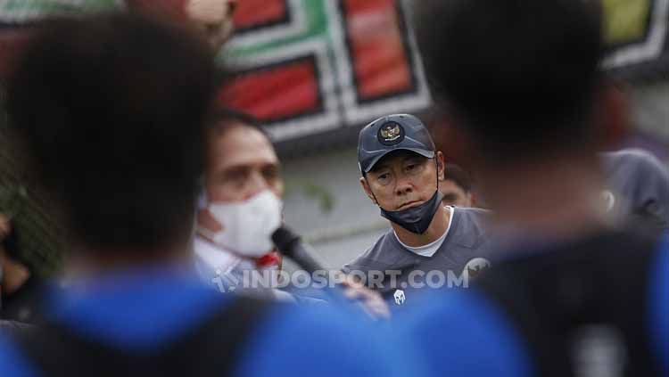Ketum PSSI Mochamad Iriawan saat memberikan arahan kepada skuat timnas U-23 di Lapangan G Senayan, Jakarta, Rabu (10/02/21) sore. Copyright: © Herry/Indosport