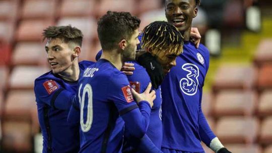 Selebrasi gol Tammy Abraham di laga Piala FA Barnsley vs Chelsea. Copyright: © Alex Dodd - CameraSport via Getty Images