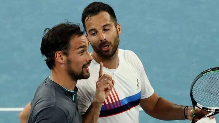 Selepas bertanding selama 3 jam 56 menit di putaran kedua Australian Open 2021, dua petenis Italia yakni Fabio Fognini dan Salvatore Caruso saling beradu mulut. Copyright: © Hamish Blair