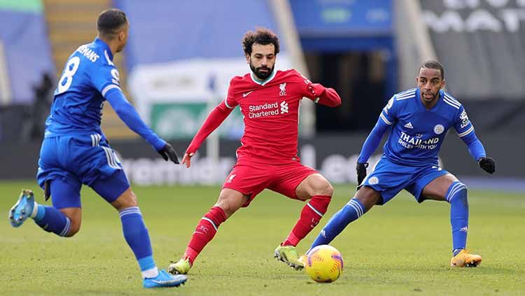 Aksi Mohamed Salah di laga Leicester City vs Liverpool. Copyright: © Plumb Images/Leicester City FC via Getty Images
