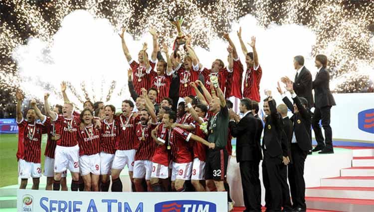 AC Milan berpeluang juarai Serie A Italia musim ini setelah terakhir kali merebutnya di 2010/2011. Bagaimana kabar skuat Rossoneri yang juara 10 tahun lalu itu? Copyright: © notevenoriundo