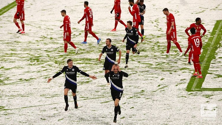 Pertandingan Bundesliga Jerman antara Bayern Munchen vs Arminia Bielefeld, Senin (15/2/21). Copyright: © Bundesliga