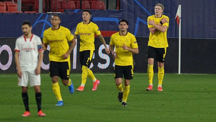 Tampil menggila saat membantu Borussia Dortmund menghajar Sevilla di babak 16 besar Liga Champions 2020/21, Erling Haaland berterima kasih kepada Kylian Mbappe. Copyright: © UEFA