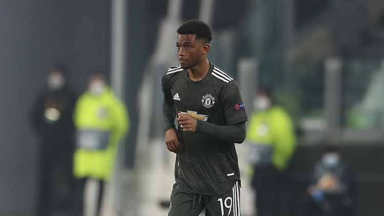 Bintang muda Manchester United, Amad Diallo menunjukkan skill dewa saat Setan Merah berhadapan dengan Real Sociedad di Liga Europa. Copyright: © Jonathan Moscrop/Getty Images