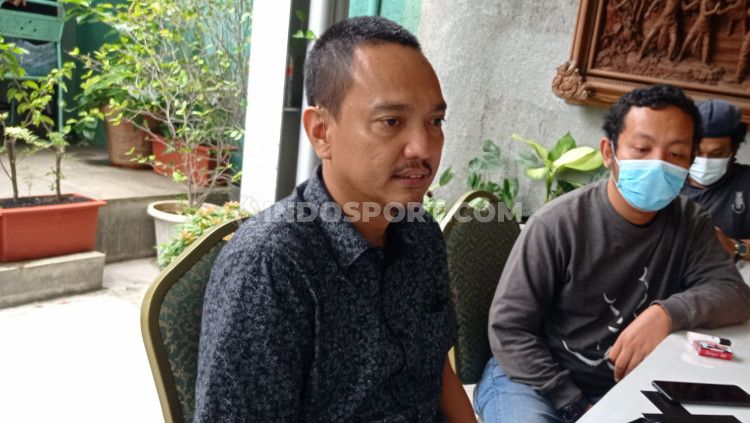 Anggota Komisi X DPR RI, A.S. Sukawijaya menghimbau kepada semua stakeholder sepak bola untuk patuh terhadap aturan. Copyright: © Alvin Syaptia/INDOSPORT