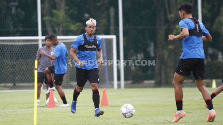 Kushedya Hari Yudho (tengah) saat mengikuti TC Timnas Indonesia U-23 untuk SEA Games 2021 di Jakarta. Copyright: © Herry Ibrahim/INDOSPORT