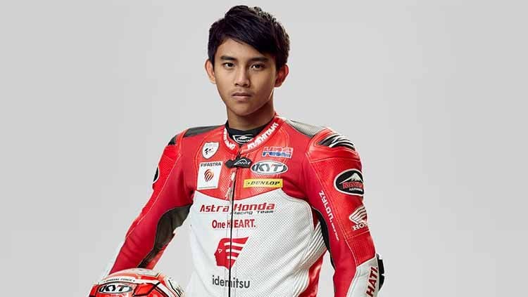 Pembalap Indonesia, Mario Suryo Aji mendapatkan hadiah istimewa dari klub LaLiga Spanyol jelang unjuk gigi di Moto3 Spanyol 2022. Copyright: © ASTRA HONDA RACING TEAM
