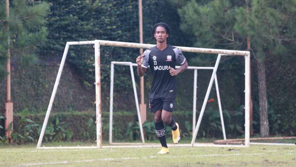 Ronaldo Jaybera Kwateh, pemain blasteran 16 tahun jadi paling muda yg ikur program TC Madura United di Kota Batu. Copyright: © MO Madura United