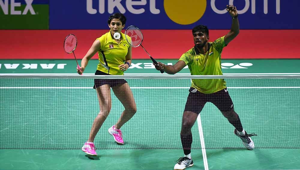 Pasangan ganda campuran asal India, Satwiksairaj Rankireddy dan Ashwini Ponnappa. Copyright: © Robertus Pudyanto/Getty Images