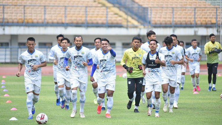 Supardi Nasir saat berlatih bersama rekan-rekannya sesama pemain Persib Bandung. Copyright: © Media Persib