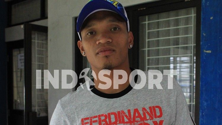 Ferdinand Sinaga resmi hengkang dari Persib Bandung dan bergabung dengan Persis Solo. Copyright: © Arif Rahman/INDOSPORT