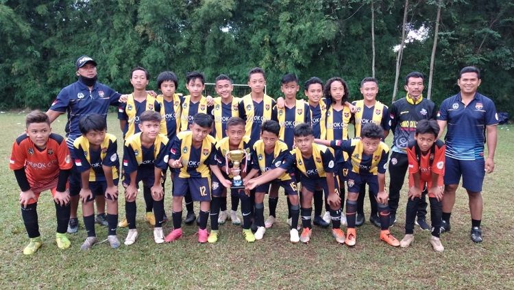 Klub Liga 3, Depok City FC, mengirim tim ke turnamen remaja IBH Soccer Cup dan sukses menjadi juara ketiga, Minggu (7/3/21). Copyright: © Indra Citra Sena/INDOSPORT