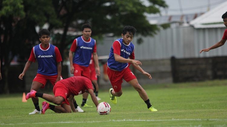 PSM Makassar menggelar latihan perdana di Bosowa Sport Center, Minggu (07/03/21). Copyright: © Media PSM Makassar