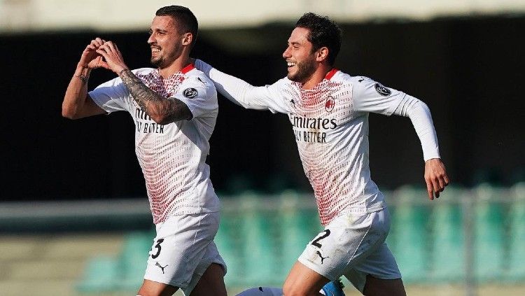 Selebrasi Rade Krunic usai mencetak gol di laga Hellas Verona vs AC Milan Copyright: © instagram.com/acmilan