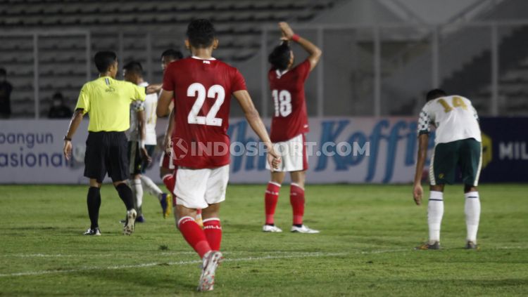 Selebrasi Kadek Agung usai mencetak gol ke gawang Persikabo. Copyright: © Herry Ibrahim/INDOSPORT