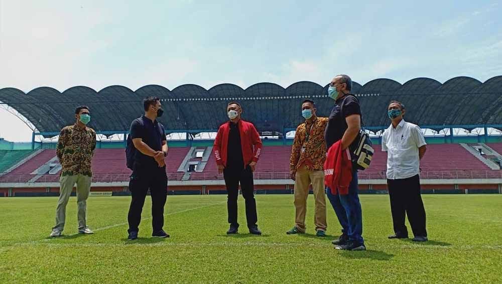 PT LIB Selaku panitia penyelenggara Piala Menpora 2021 meninjau Stadion Maguwoharjo sebagai persiapan menghelat pertandingan grup D. Copyright: © Tim Media LIB