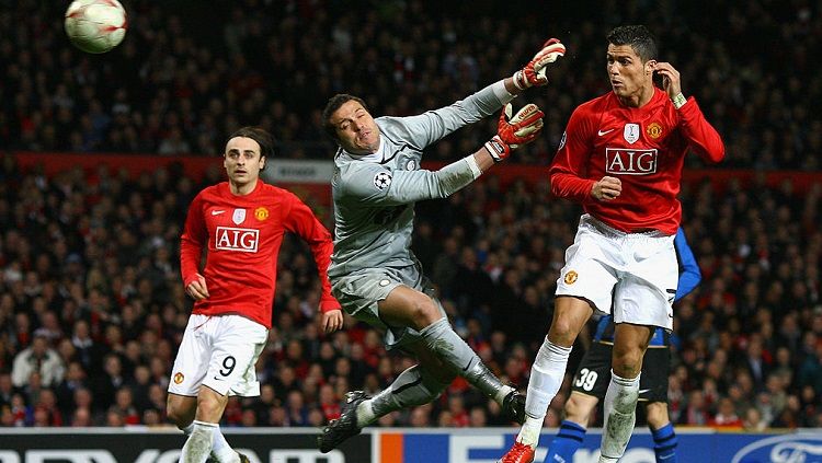 Bintang Manchester United, Cristiano Ronaldo, beraksi dalam pertandingan Liga Champions kontra Inter Milan, 11 Maret 2009. Copyright: © Getty Images