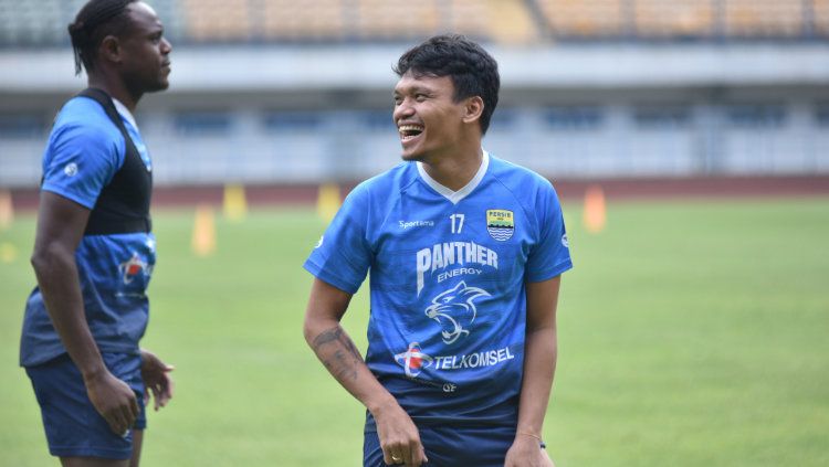 Pemain anyar Persib, Ferdinand Sinaga, mulai berlatih dengan tim di Stadion GBLA, Kota Bandung, Kamis (11/3/21). Copyright: © Media Officer Persib