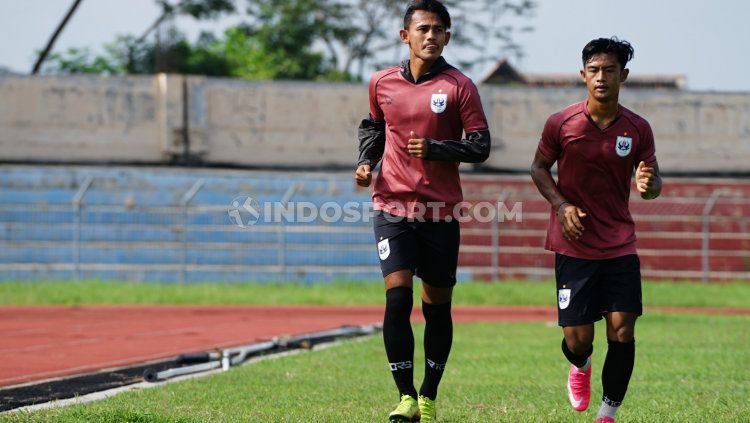 Pratama Arhan (kanan) dan Hari Nur Yulianto sudah bergabung dalam sesi latihan PSIS jelang Piala Menpora 2021. Copyright: © Alvin Syaptia/INDOSPORT