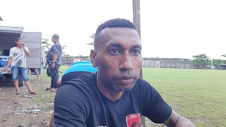 Striker PSM, Patrich Wanggai mengaku belum pasti dimainkan di Babak 8 Besar Piala Menpora 2021 melawan PSIS Semarang. Copyright: © Adriyan Adirizky/INDOSPORT