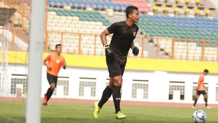 Kiper Persita, Muhamad Darmawan saat mengikuti TC Timnas Indonesia U-19. Copyright: © PSSI