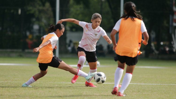 Timnas wanita Indonesia saat berlatih. Copyright: © PSSI