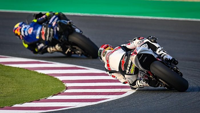 Pembalap penguji Yamaha asal Inggris, Cal Crutchlow, saat tes pramusim di Qatar. Copyright: © MotoGP