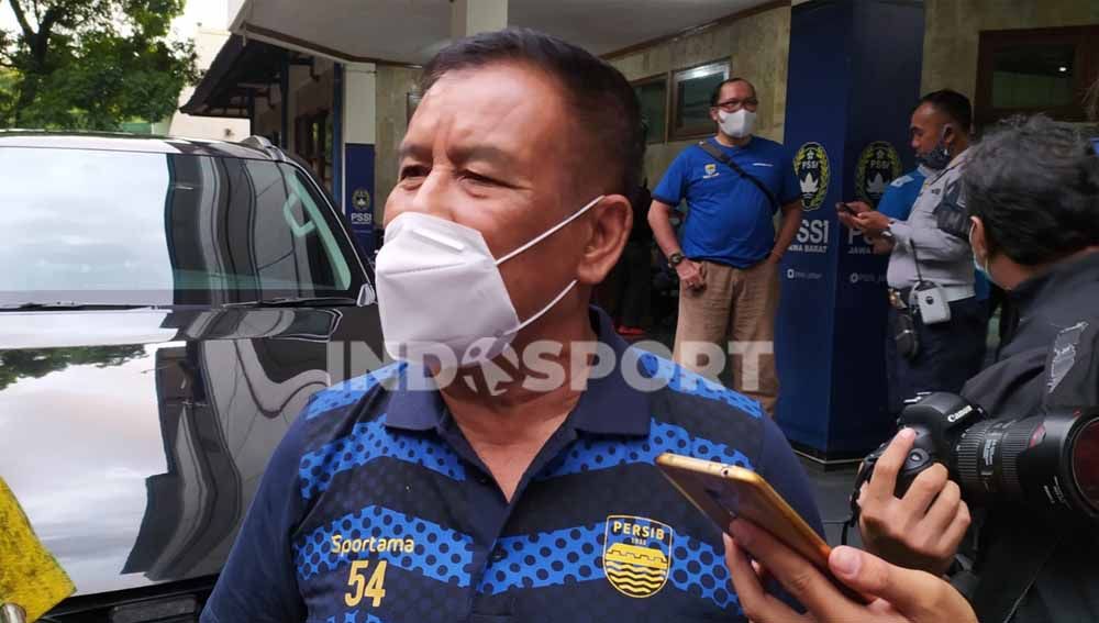 Komisaris PT PBB, Umuh Muchtar saat menghadapi syukuran ulang tahun Persib ke-88 di Gedung Asprov PSSI Jabar, Jalan Lodaya, Kota Bandung, Minggu (14/03/2021). Copyright: © Arif Rahman/Indosport