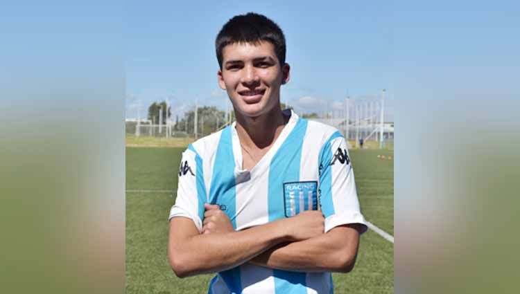 Barcelona dan Real Madrid dikabarkan siap saling sikut demi memperebutkan wonderkid Argentina terbaru. Copyright: © football-espana.net