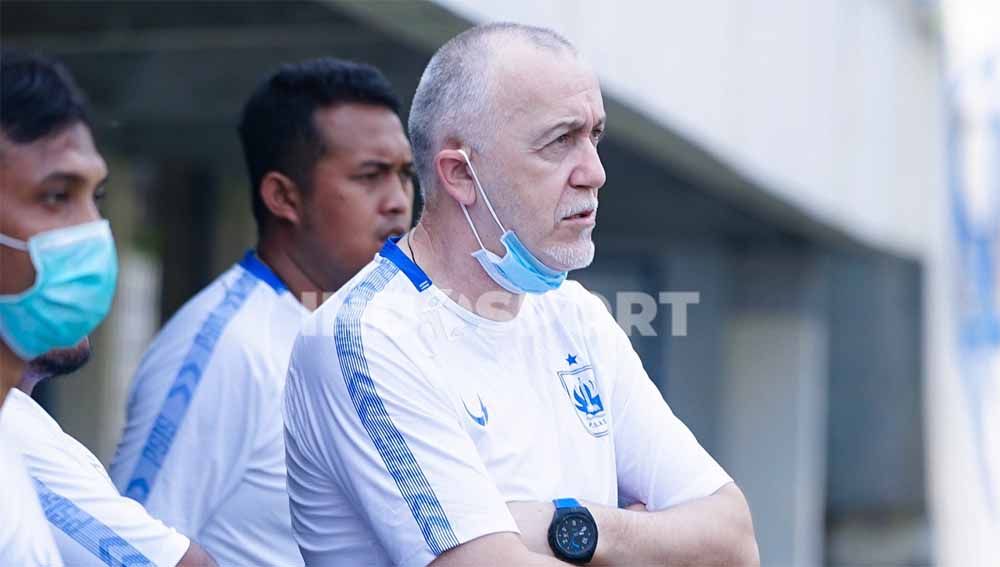 Pelatih kepala PSIS Dragan Djukanovic Copyright: © Alvin Syaptia Pratama/Indosport