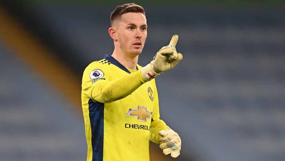 Kiper Manchester United, Dean Henderson kabarnya mulai goyah untuk tinggal lebih lama di Old Trafford. Copyright: © Laurence Griffiths/Getty Images