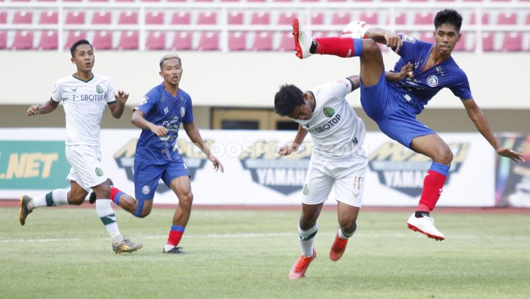 Persikabo saat melawan Arema FC di Piala Menpora 2021. Copyright: © Herry Ibrahim/INDOSPORT