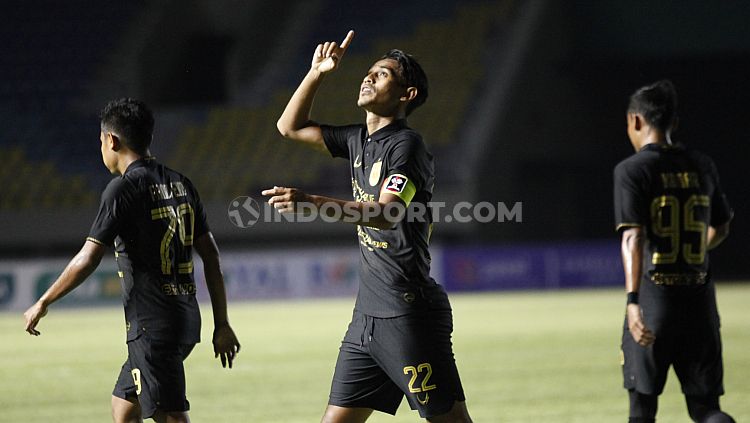 Selebrasi gol Hari Nur Yulianto di laga PSIS Semarang vs Barito Putera. Copyright: © Herry Ibrahim/INDOSPORT