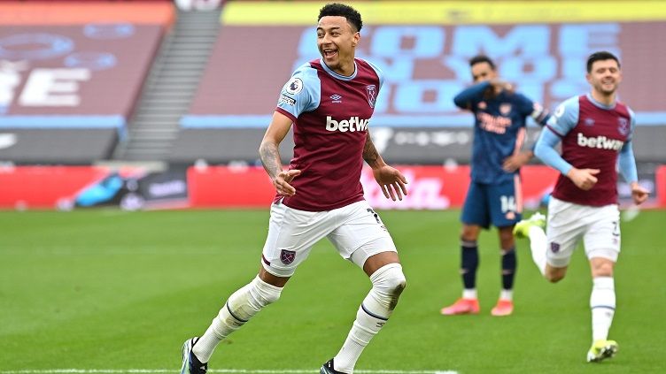 Pemain West Ham United, Jesse Lingard, melakukan selebrasi setelah mencetak gol ke gawang Arsenal pada lanjutan Premier League di London Stadium, Minggu (21/3/2021). Copyright: © Justin Tallis - Pool/Getty Images