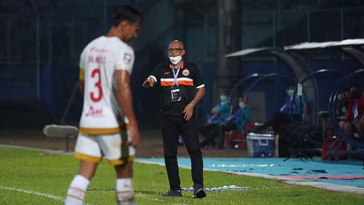 Pelatih Persija Jakarta, Sudirman pada pertemuan pertama dengan PSM di babak fase grup B Piala Menpora 2021. Copyright: © Media Persija Jakarta