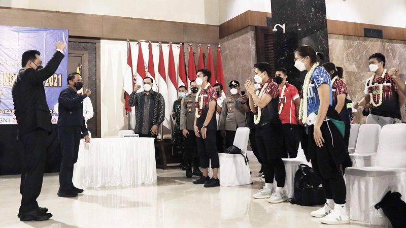 Seluruh wakil Indonesia dipaksa mundur dari All England 2021 dikarenakan tim Indonesia berada satu pesawat dengan penumpang yang terkonfirmasi positif COVID-19 saat menuju Birmingham. Copyright: © PBSI