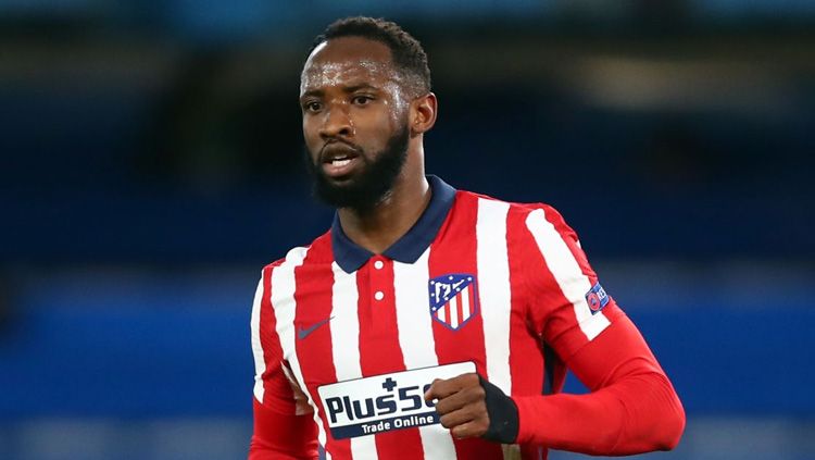 Bintang Atletico Madrid, Moussa Dembele mendadak kolaps dan pingsan saat menjalani sesi latihan pada Selasa (23/03/21) sore waktu setempat. Copyright: © Marc Atkins/Getty Images