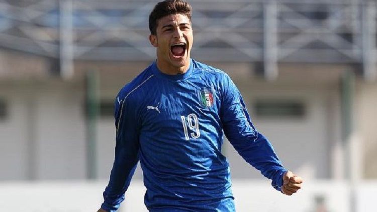 Riccardo Orsolini saat masih memperkuat Timnas Italia junior. Copyright: © Marco Luzzani/Getty Images